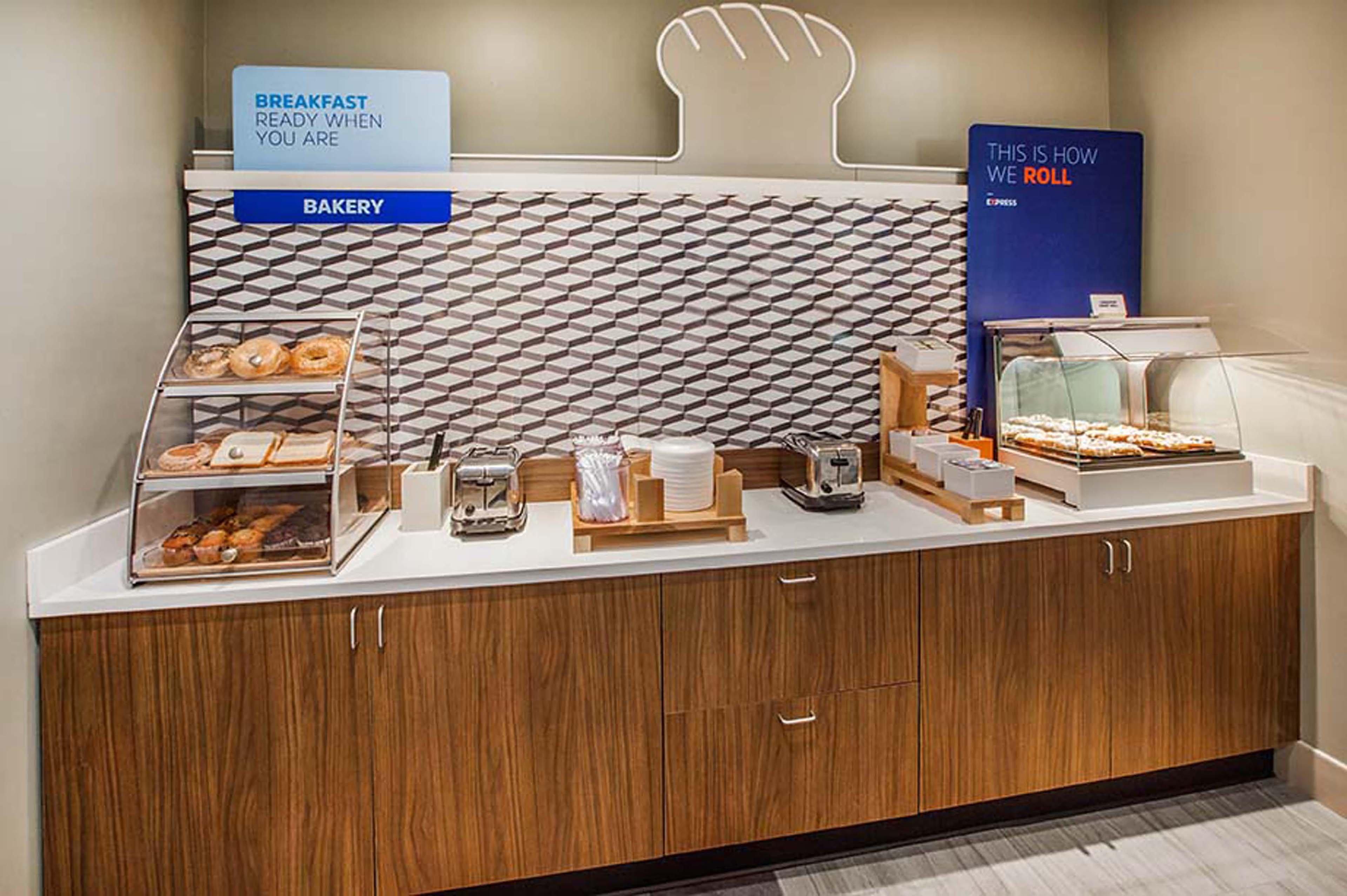 Holiday Inn Express And Suites Des Moines Downtown By Ihg Экстерьер фото