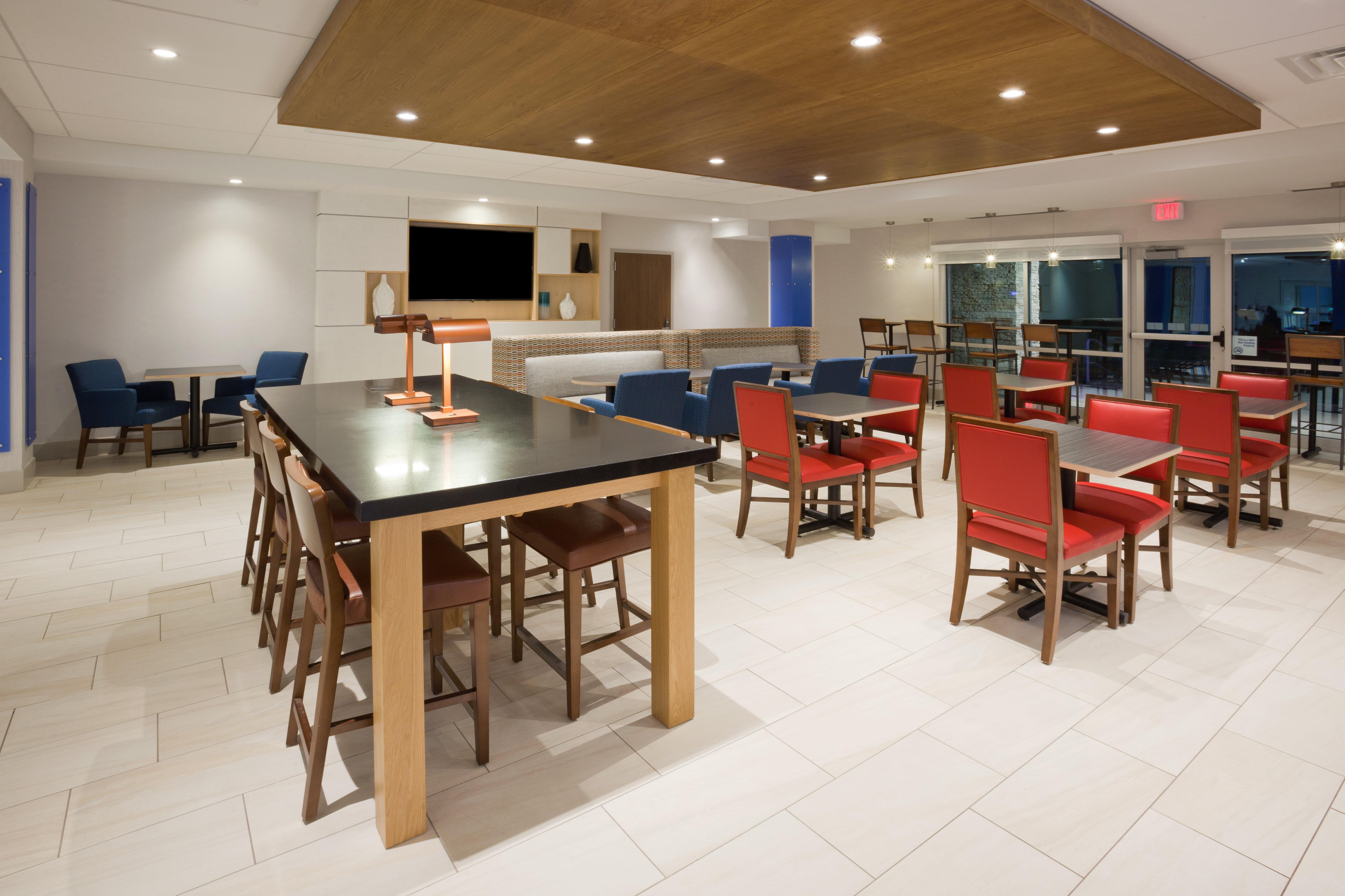 Holiday Inn Express And Suites Des Moines Downtown By Ihg Экстерьер фото